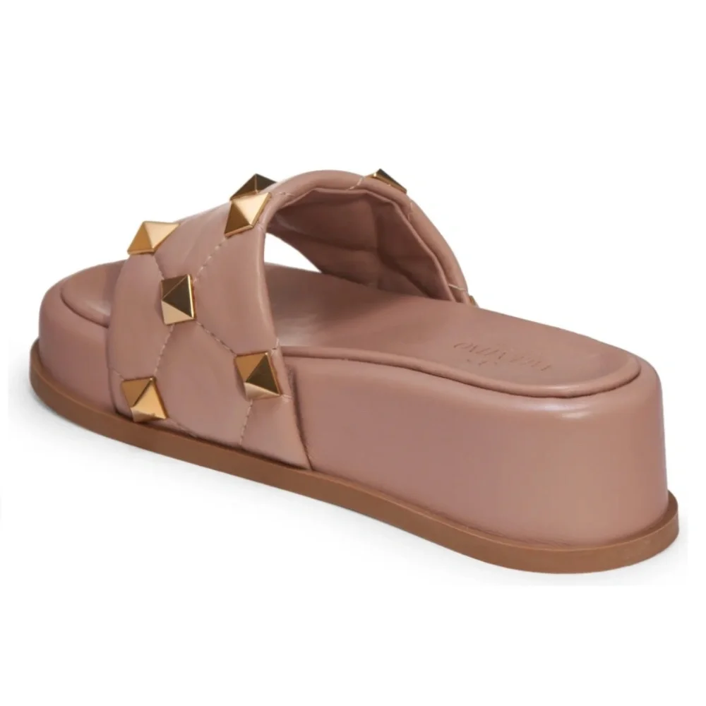 NIB $970 Valentino Garavani Roman Stud Platform Sandal in size 10 US / 40 EU!